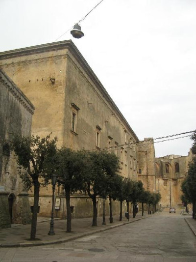 Tricase - piazza Giuseppe Pisanelli - Uno scorcio di Palazzo Gallone Tricase - piazza Giuseppe Pisanelli - Uno scorcio di Palazzo Gallone